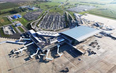 Аеропорт Будапешта 2025: як дістатися, паркування, табло рейсів і ночівля біля терміналів