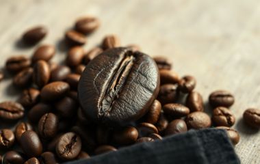 Кава в Зернах: Ваш Путівник у Світі Аромату та Смаку