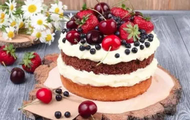 Торт з полуницею і маскарпоне