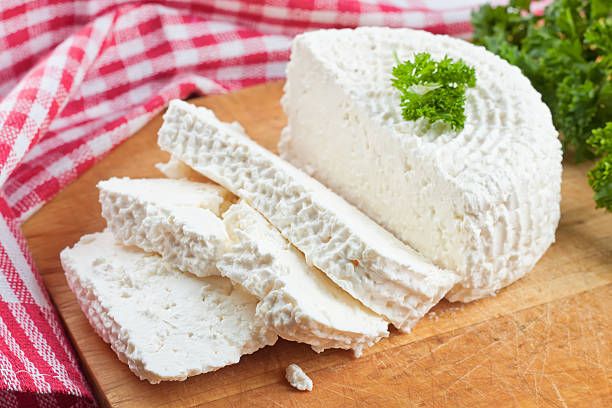 Бринза закарпатская (традиционная овечье-коровье)