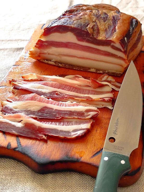 Сало с прослойкой от финомного Лоция