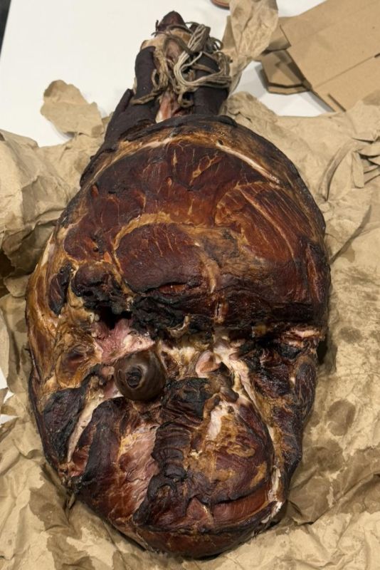 Шовдар закарпатський копчено-варений (ціла нога) — традиційний крафт