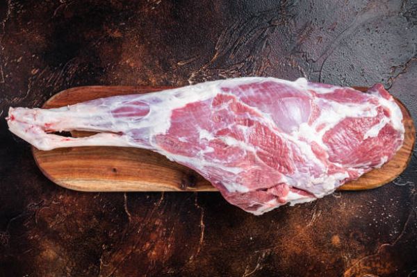 Задня теляча нога на кості